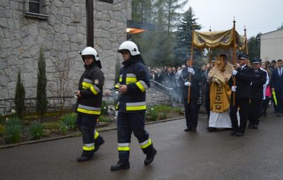 Zdjęcie przedstawia rezurekcję.