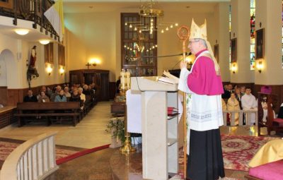 Zdjęcie przedstawia wizytacje kanoniczną parafii.