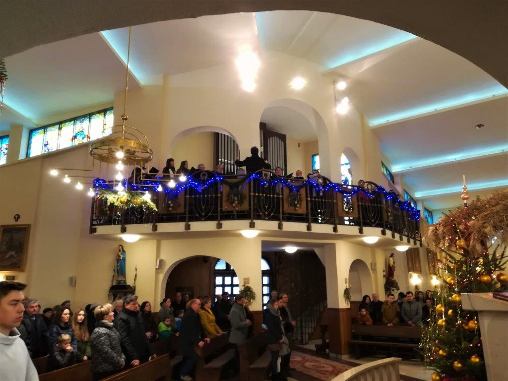 Zdjęcie przedstawia koncert kolęd.