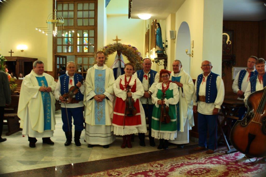 Zdjęcie przedstawia dożynki.