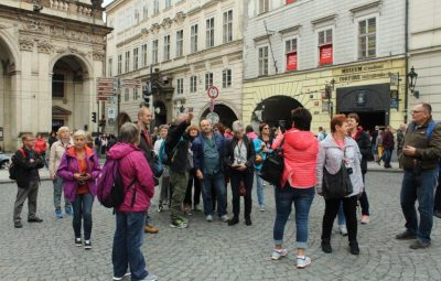 Zdjęcie przedstawia wycieczkę w Sudety i do Pragi.