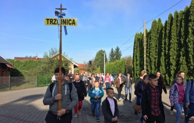 Zdjęcie przedstawia pielgrzymkę do Dębowca.