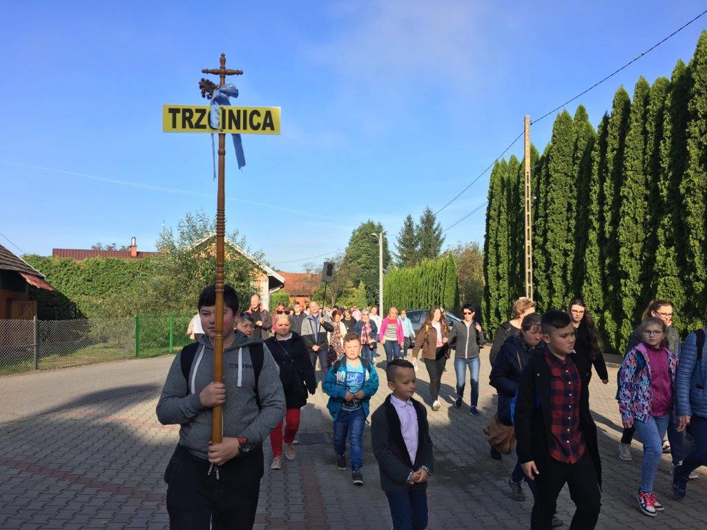 Zdjęcie przedstawia pielgrzymkę do Dębowca.