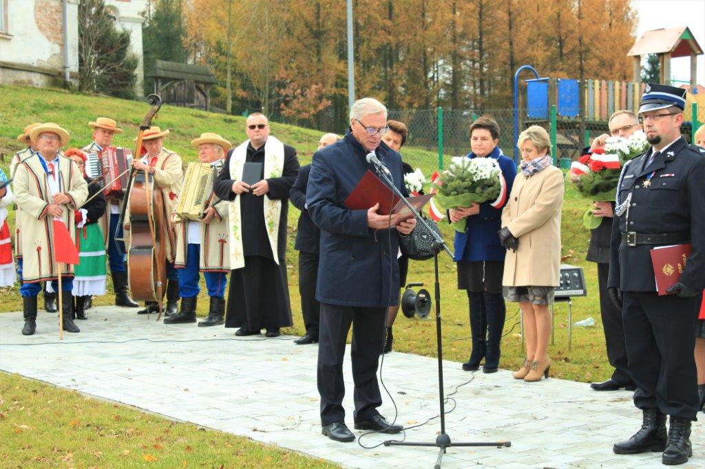 Zdjęcie przedstawia obrzędy święta niepodległości.