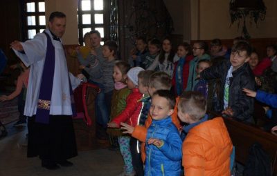 Zdjęcie przedstawia rekolekcje wielkopostne.