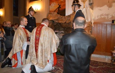 Zdjęcie przedstawia obrzędy wielkanocne.