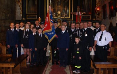 Zdjęcie przedstawia obrzędy 3 Maja.