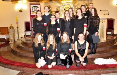 Zdjęcie przedstawia wieczornice patriotyczna.