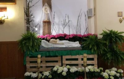 Zdjęcie przedstawia Triduum bez wiernych.