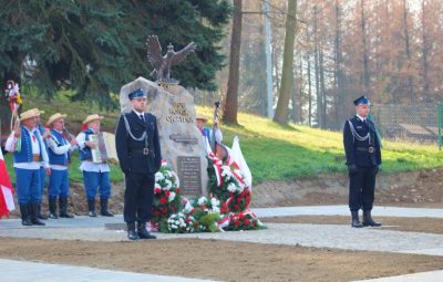 Zdjęcie przedstawia święto niepodległości.