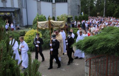 Zdjęcie przedstawia obrzędy Bożego Ciała.