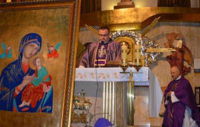 Zdjęcie przedstawia obrzędy wielkopostne oraz rekolekcje parafialne.