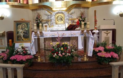 Zdjęcie przedstawia obrzędy zawierzenia się św. Józefa.