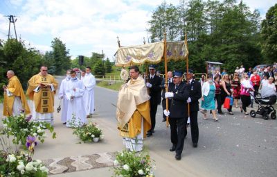 Zdjęcie przedstawia obrzędy Bożego Ciała.