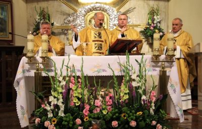Zdjęcie przedstawia odpust przemienienia Pańskiego.