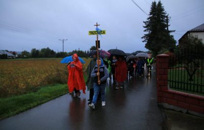 Zdjęcie przedstawia pielgrzymkę do Dębowca.