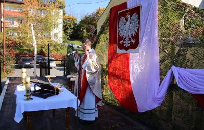 Zdjęcie przedstawia obrzędy ślubowania kadetów.