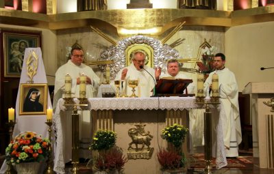 Zdjęcie przedstawia Intronizację relikwii św., Faustyny.