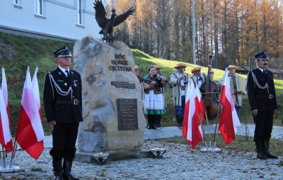 Zdjęcie przedstawia obrzędy święta niepodległości.