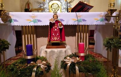 Zdjęcie przedstawia figurkę dzieciątka Jezus.