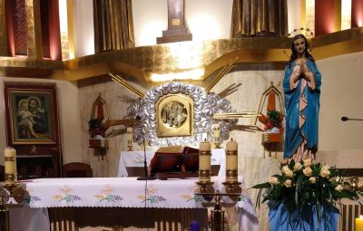 Zdjęcie przedstawia obrzędy godziny łaski.