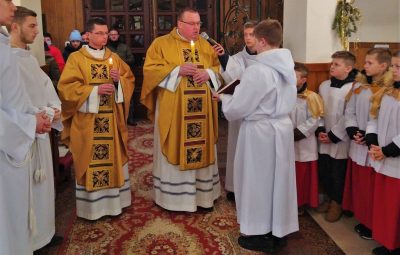 Zdjęcie przedstawia obrzędy kościelne.