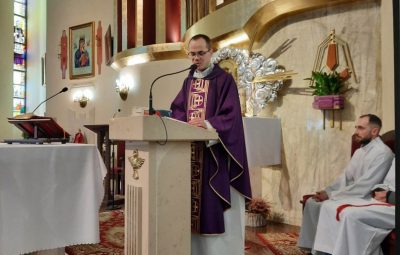 Zdjęcie przedstawia rekolekcje szkolne.