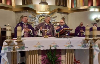 Zdjęcie przedstawia obrzędy bp Stanisława z Przemyśla.