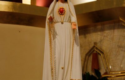 Zdjęcie przedstawia Matkę Boską Fatimską.
