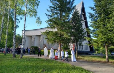 Zdjęcie przedstawia dni krzyżowe.