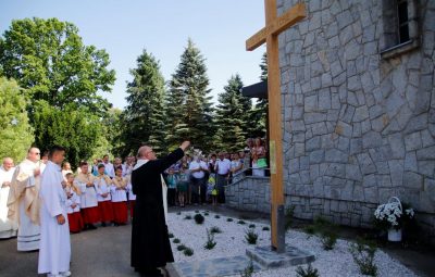 Zdjęcie przedstawia misje święte.