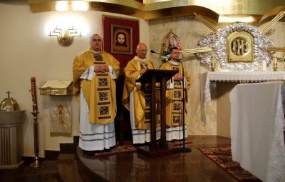 Zdjęcie przedstawia obrzędy odpustu.