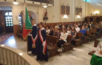 Zdjęcie przedstawia nowy rok nauki.