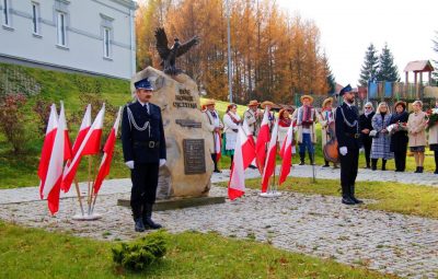 Zdjęcie przedstawia obrzędy święta niepodległości.
