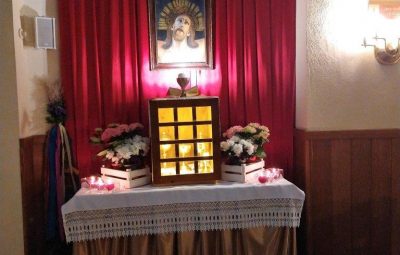 Zdjęcie przedstawia obrzędy wielkiego czwartku.