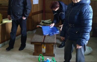 Zdjęcie przedstawia akcję paczki przedświąteczne.