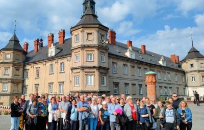 Zdjęcie przedstawia pielgrzymkę parafialną.