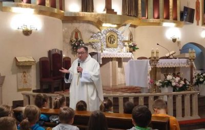 Zdjęcie przedstawia odnowienie misji świętej.