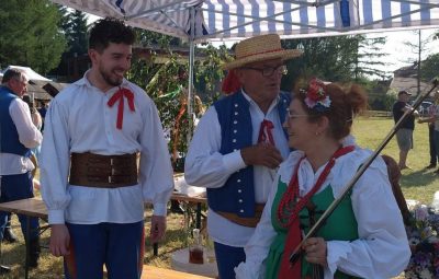 Zdjęcie przedstawia festiwal.