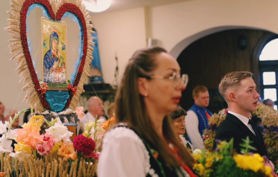 Zdjęcie przedstawia obrzędy święta Matki Bożej Zielnej.