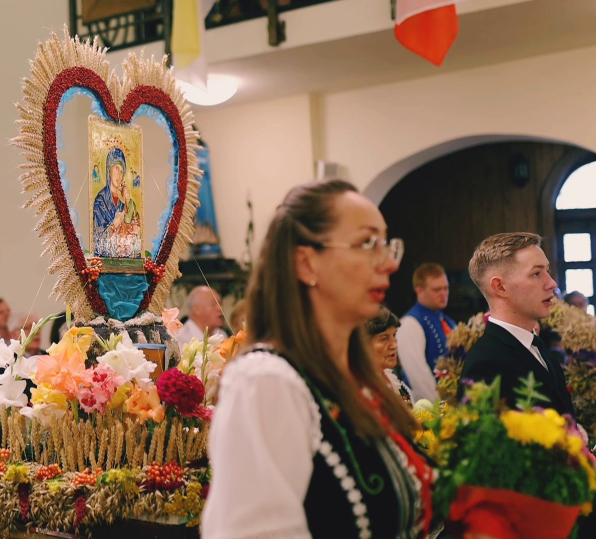 Zdjęcie przedstawia obrzędy święta Matki Bożej Zielnej.