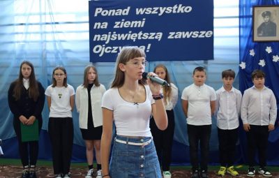 Zdjęcie przedstawia apel dla upamiętnienia bohaterów 2 wojny światowej.